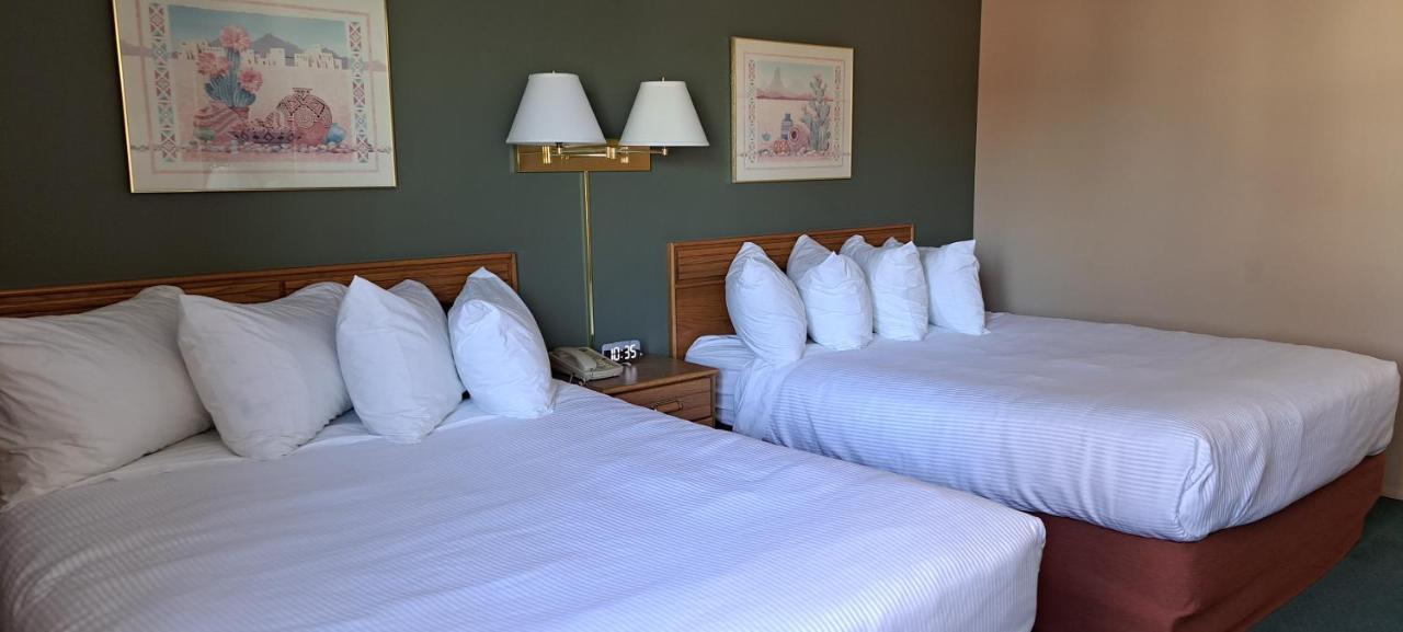 Travelodge By Wyndham Lacombe Buitenkant foto
