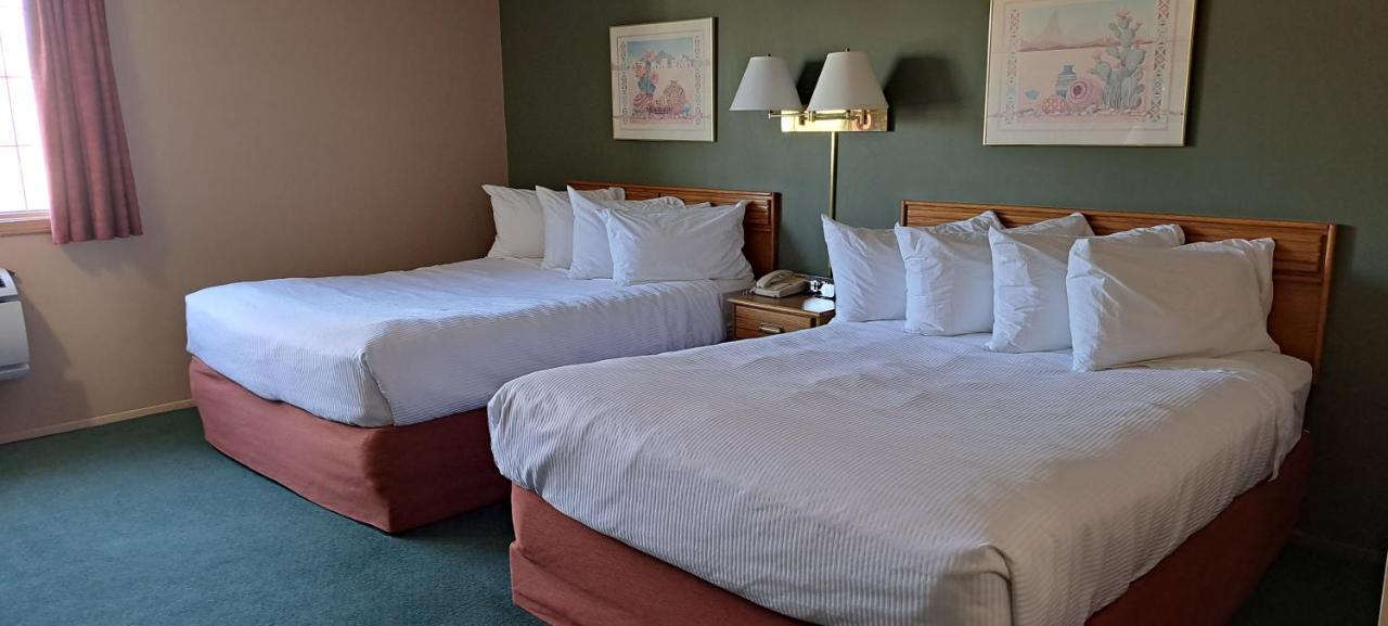 Travelodge By Wyndham Lacombe Buitenkant foto