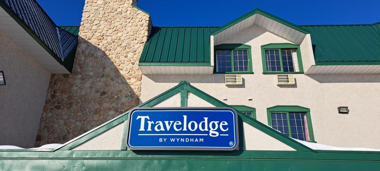 Travelodge By Wyndham Lacombe Buitenkant foto