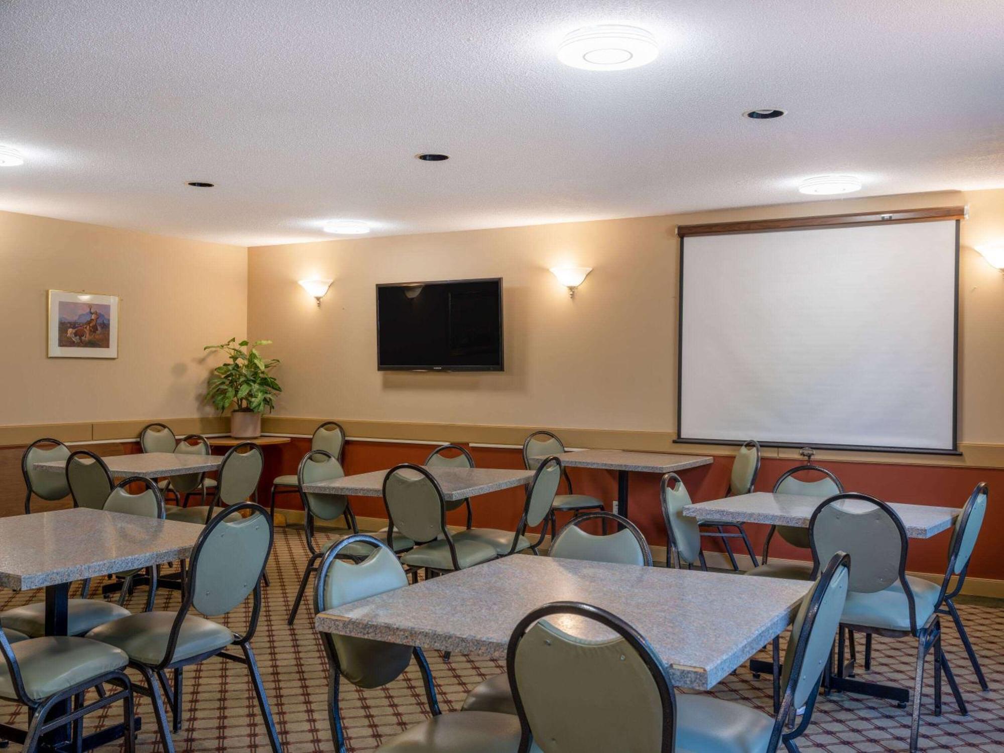 Travelodge By Wyndham Lacombe Buitenkant foto