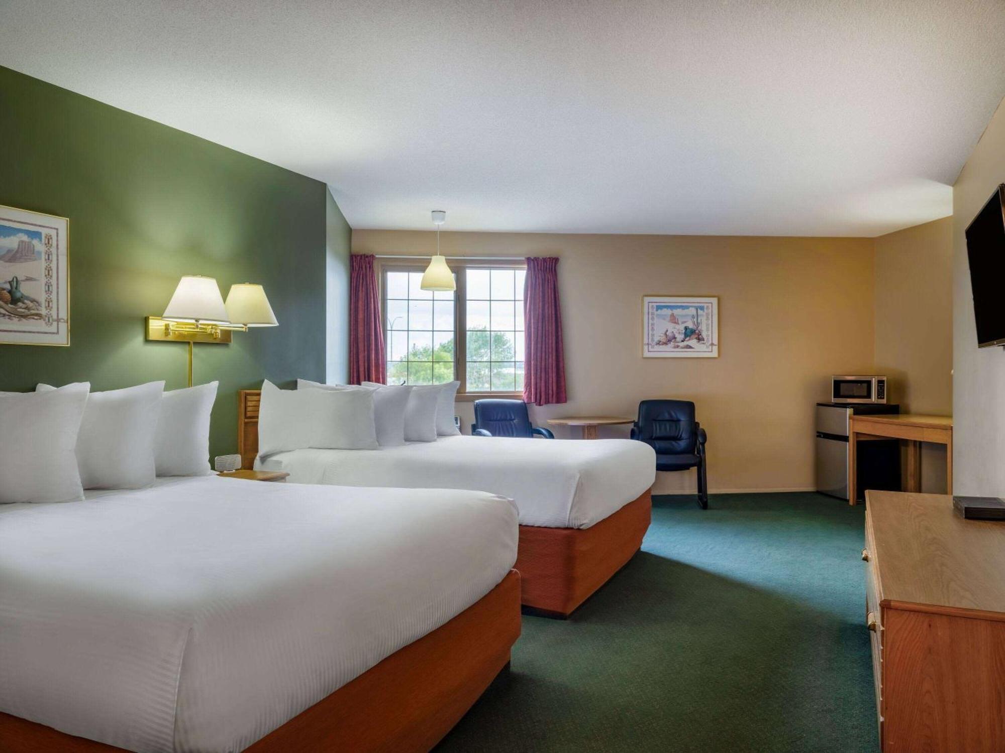 Travelodge By Wyndham Lacombe Buitenkant foto