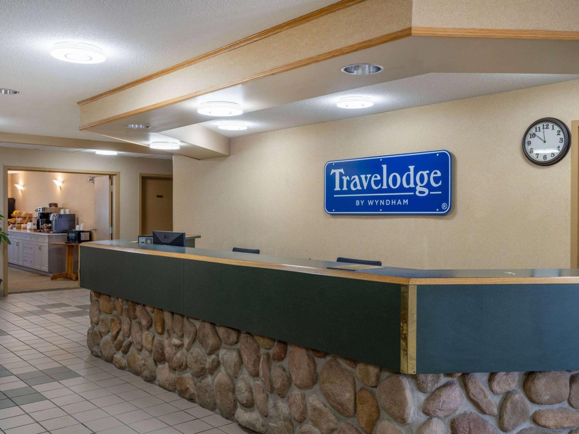Travelodge By Wyndham Lacombe Buitenkant foto