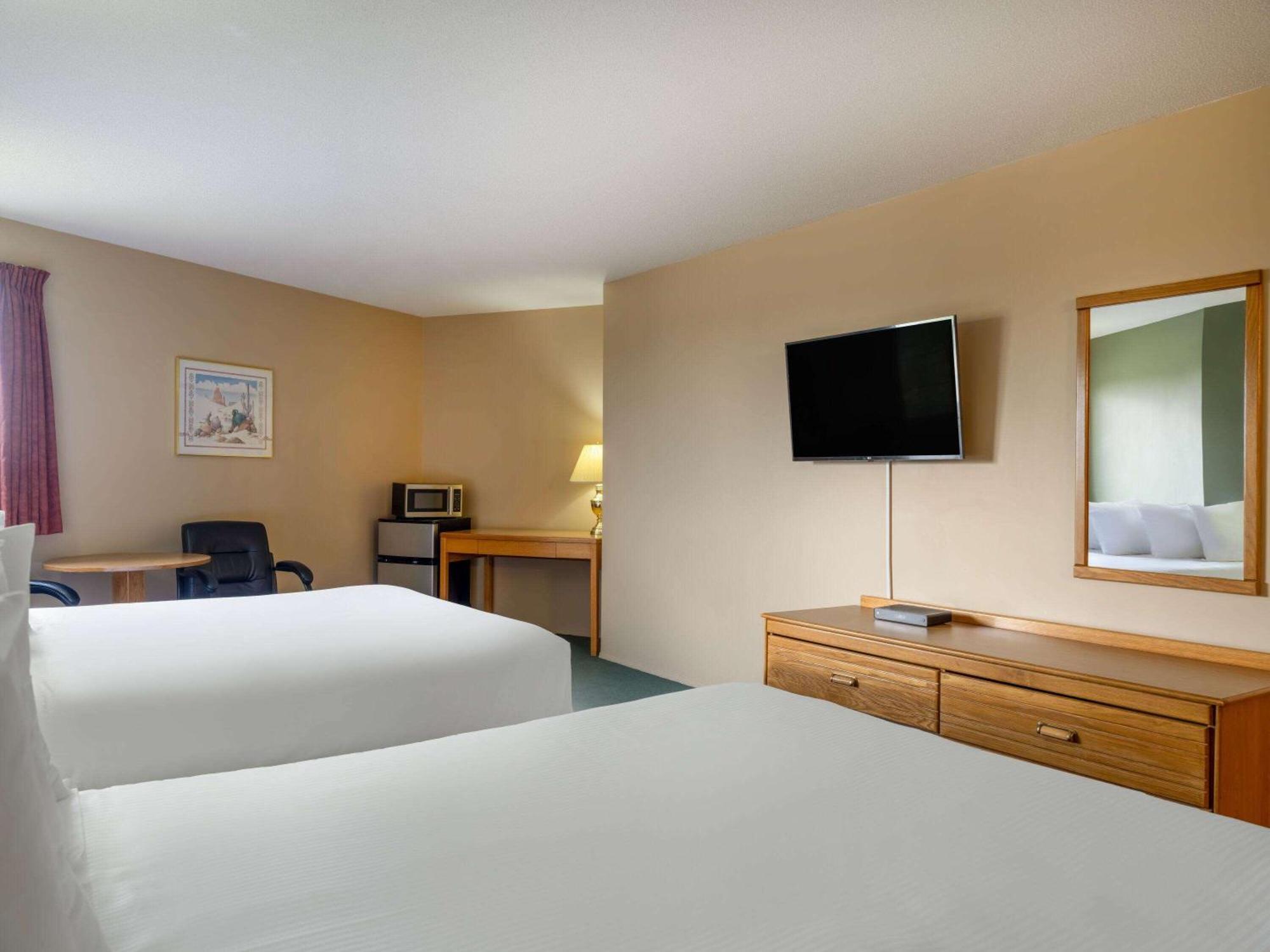 Travelodge By Wyndham Lacombe Buitenkant foto
