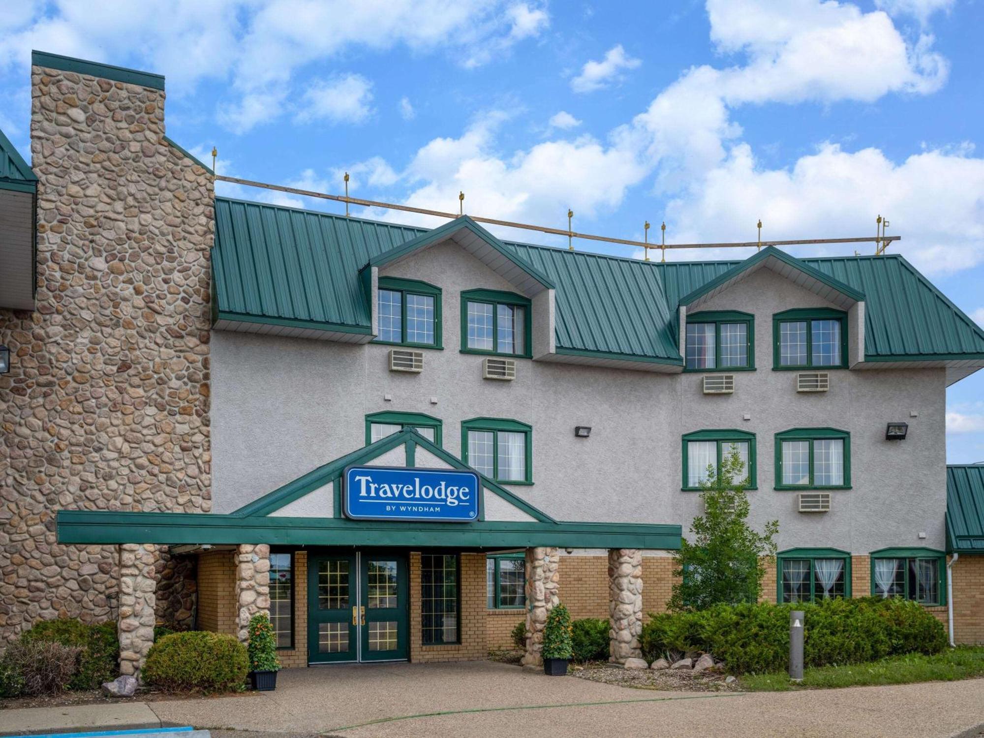 Travelodge By Wyndham Lacombe Buitenkant foto