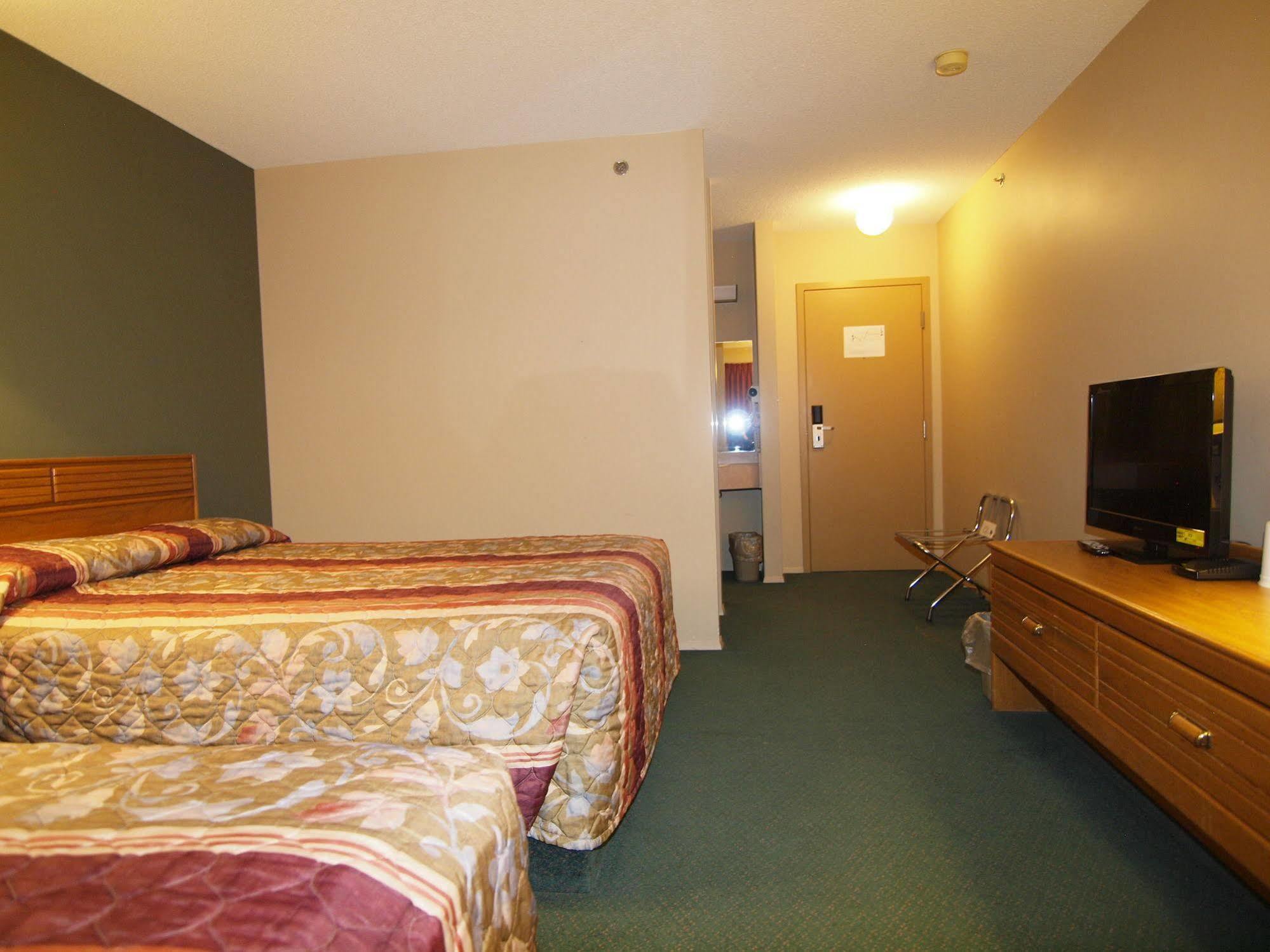 Travelodge By Wyndham Lacombe Buitenkant foto