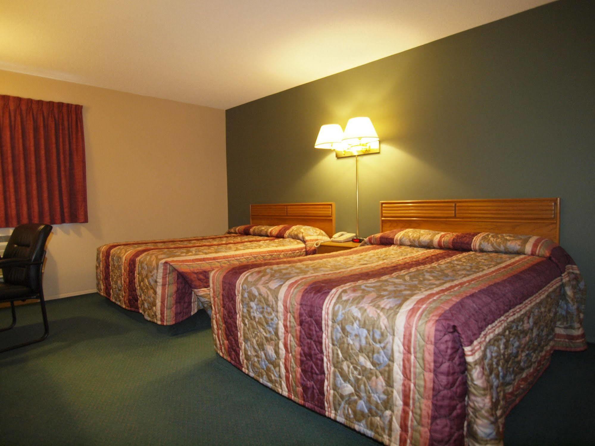 Travelodge By Wyndham Lacombe Buitenkant foto