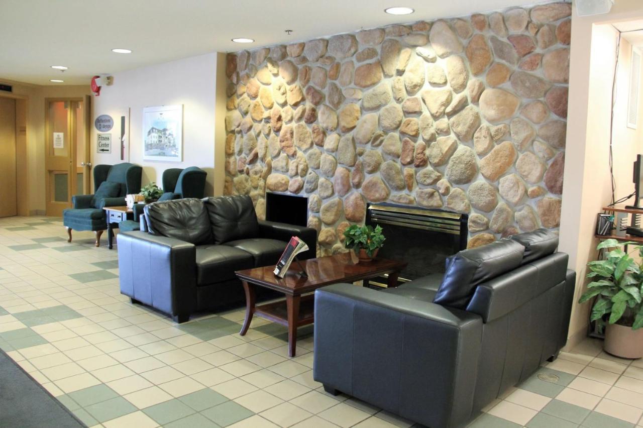 Travelodge By Wyndham Lacombe Buitenkant foto